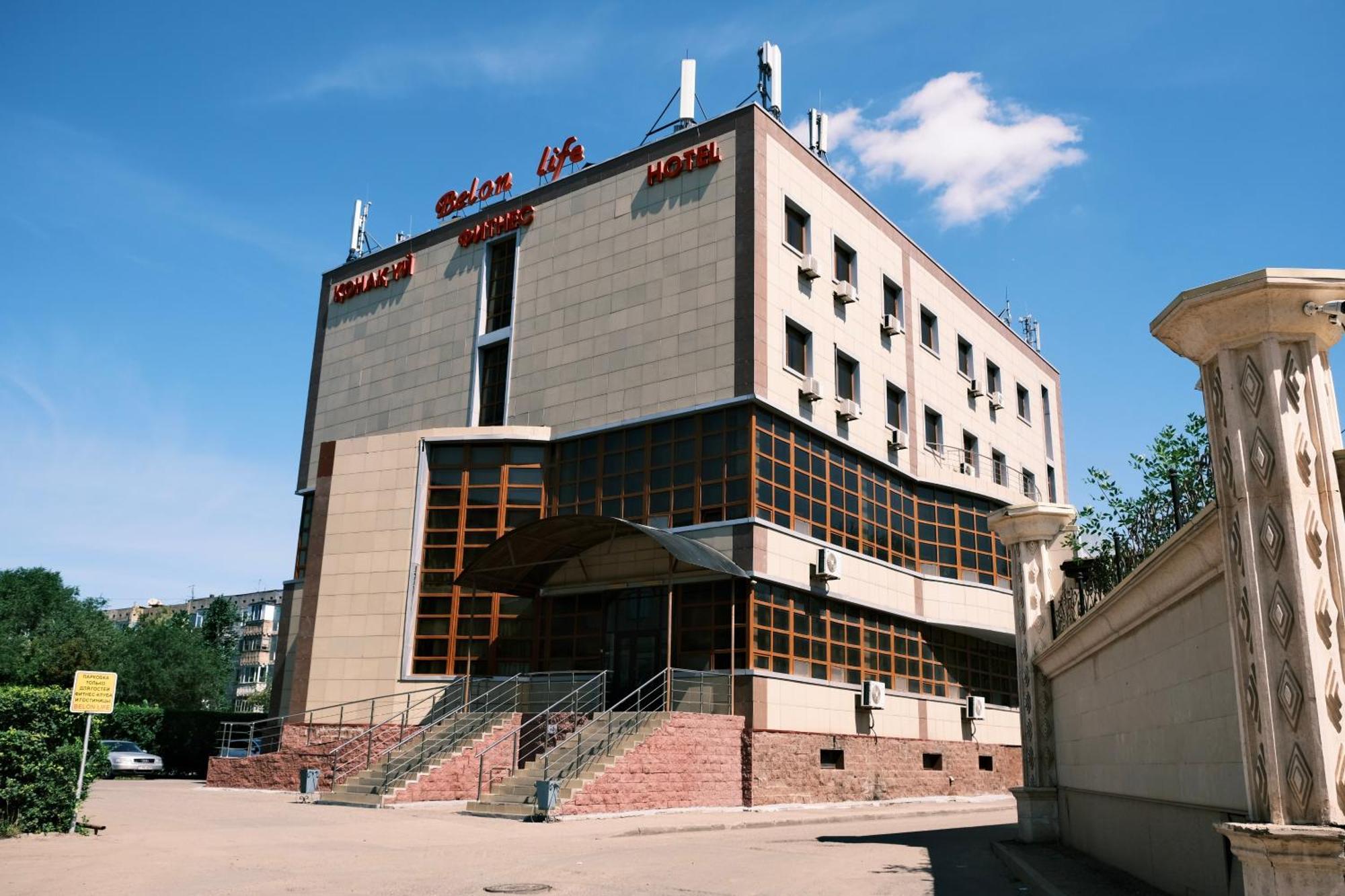 Belon Life Hotel Astana Exteriör bild