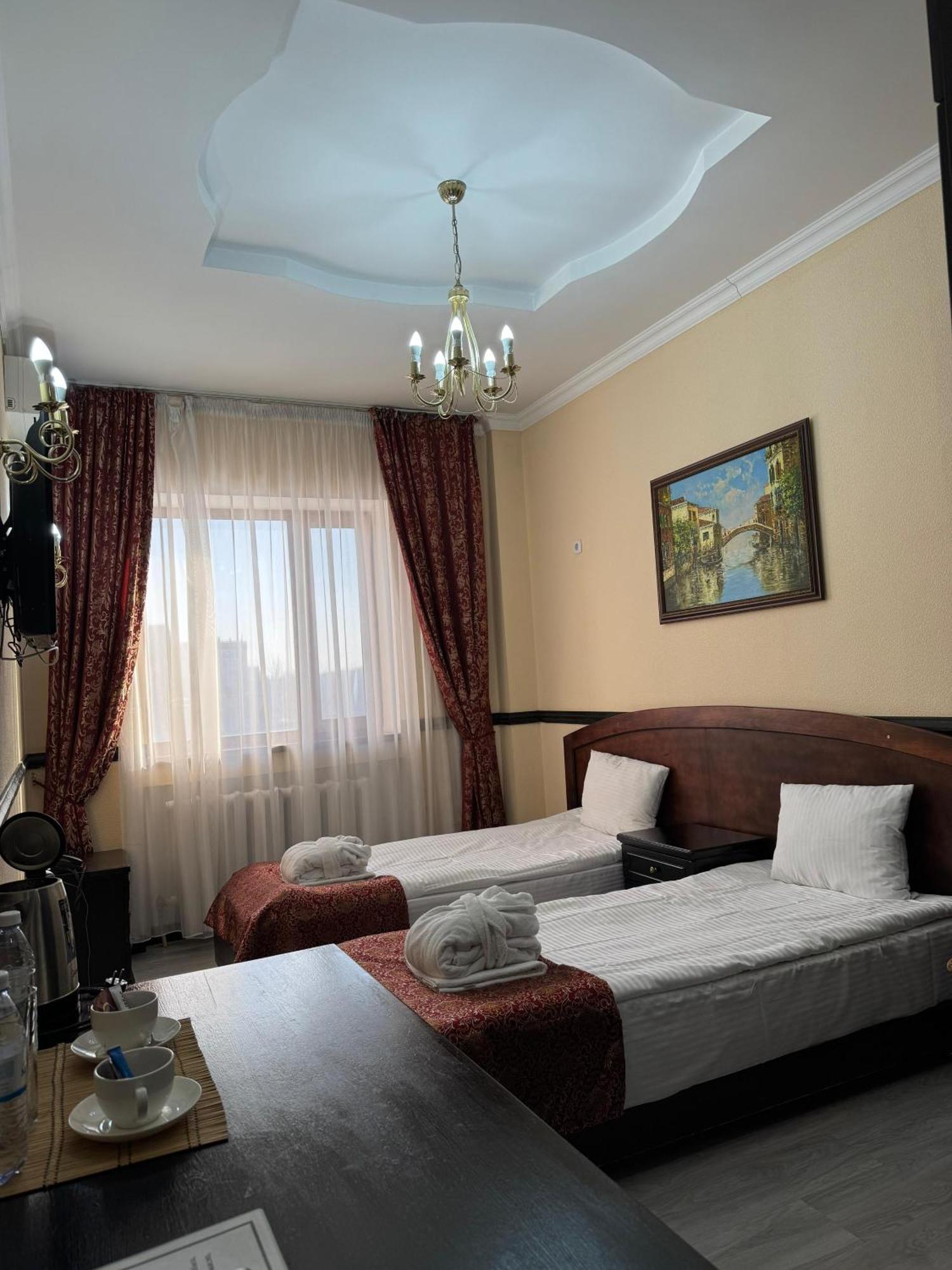 Belon Life Hotel Astana Exteriör bild