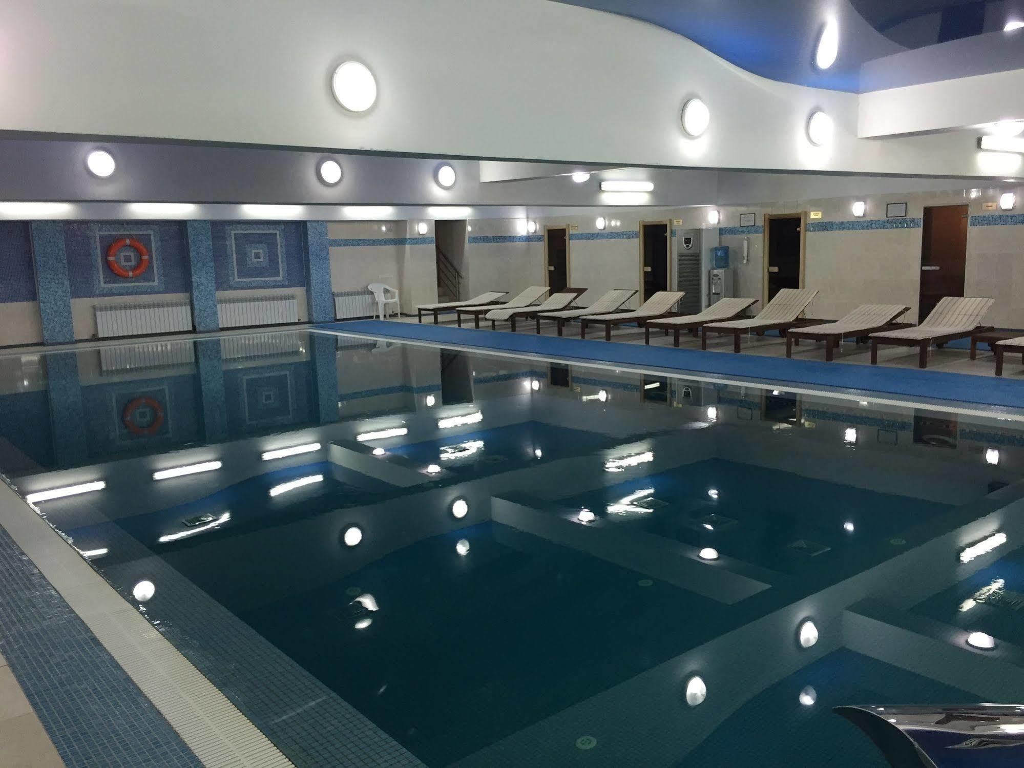 Belon Life Hotel Astana Exteriör bild