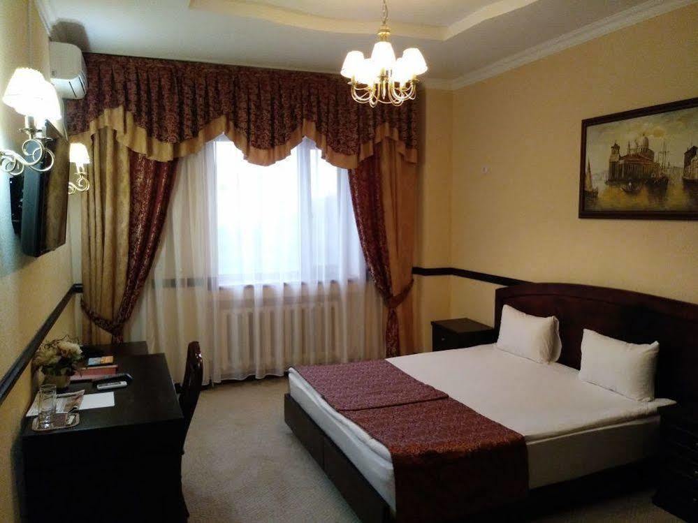 Belon Life Hotel Astana Exteriör bild